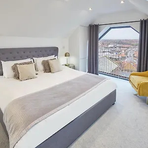 Host & - The Penthouse, Hudsons Yard House Whitby